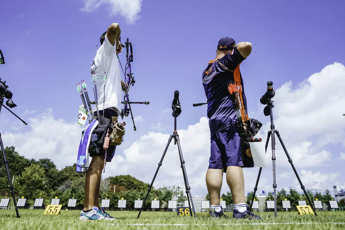 Nicolas Girard and Mike Schloesser shooting.