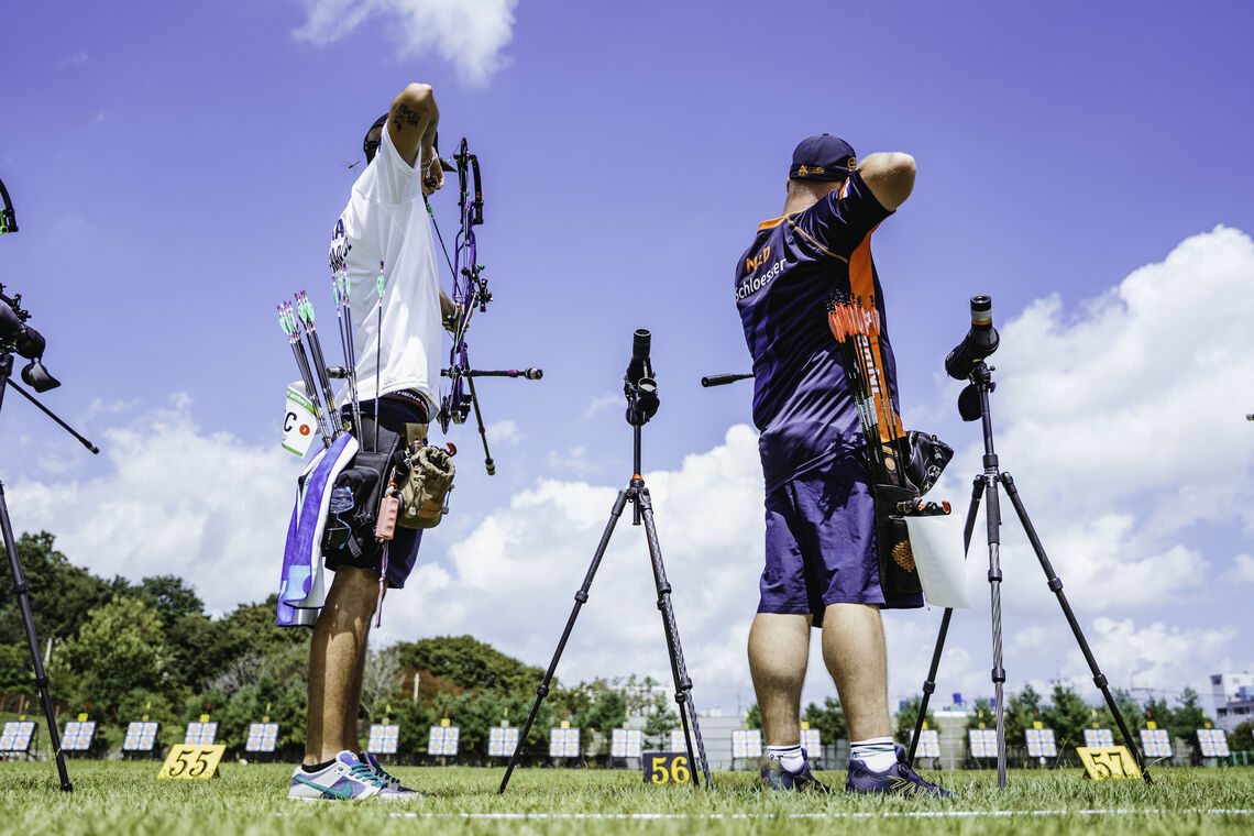 Nicolas Girard and Mike Schloesser shooting.