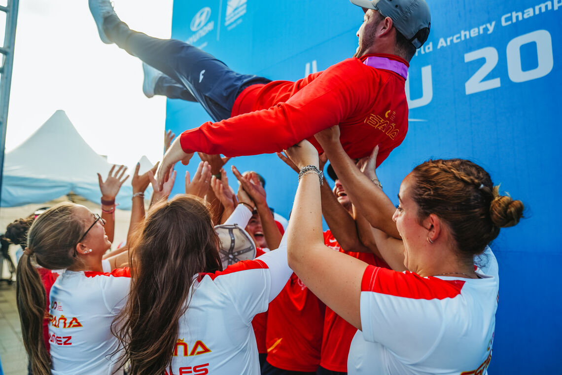 Spain team throwing Temino Mediel in the air.