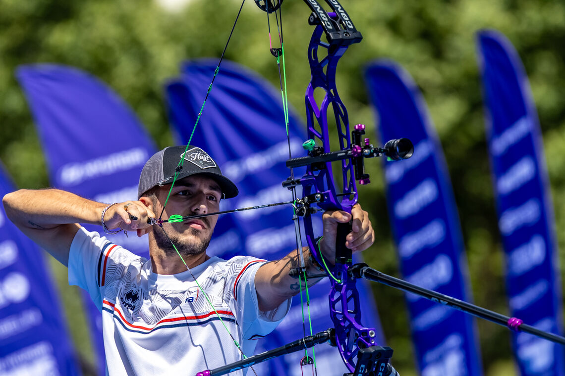 Nicolas Girard aiming.