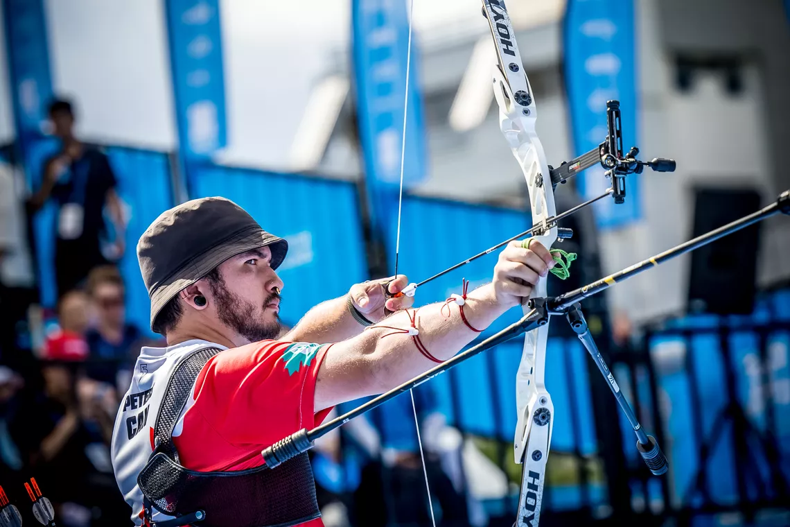 Eric Peters aiming 