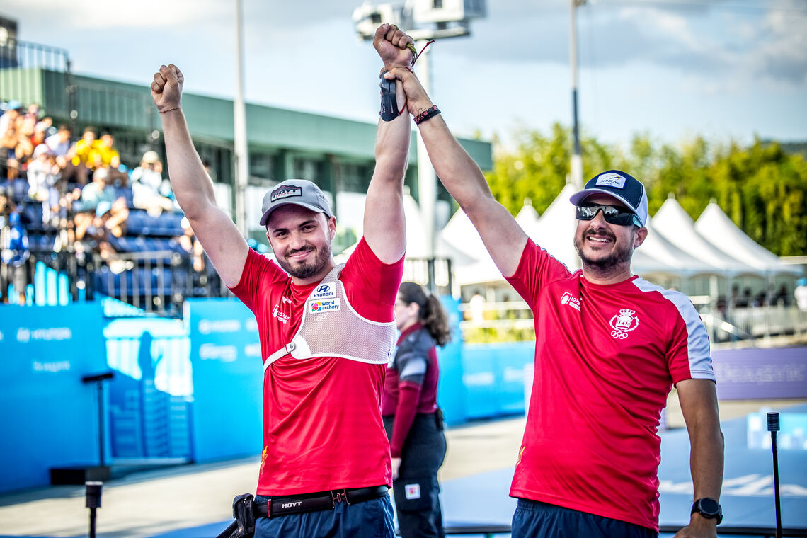 Andres Temiño Mediel and Juan Morago celebrating together in Gwangju.