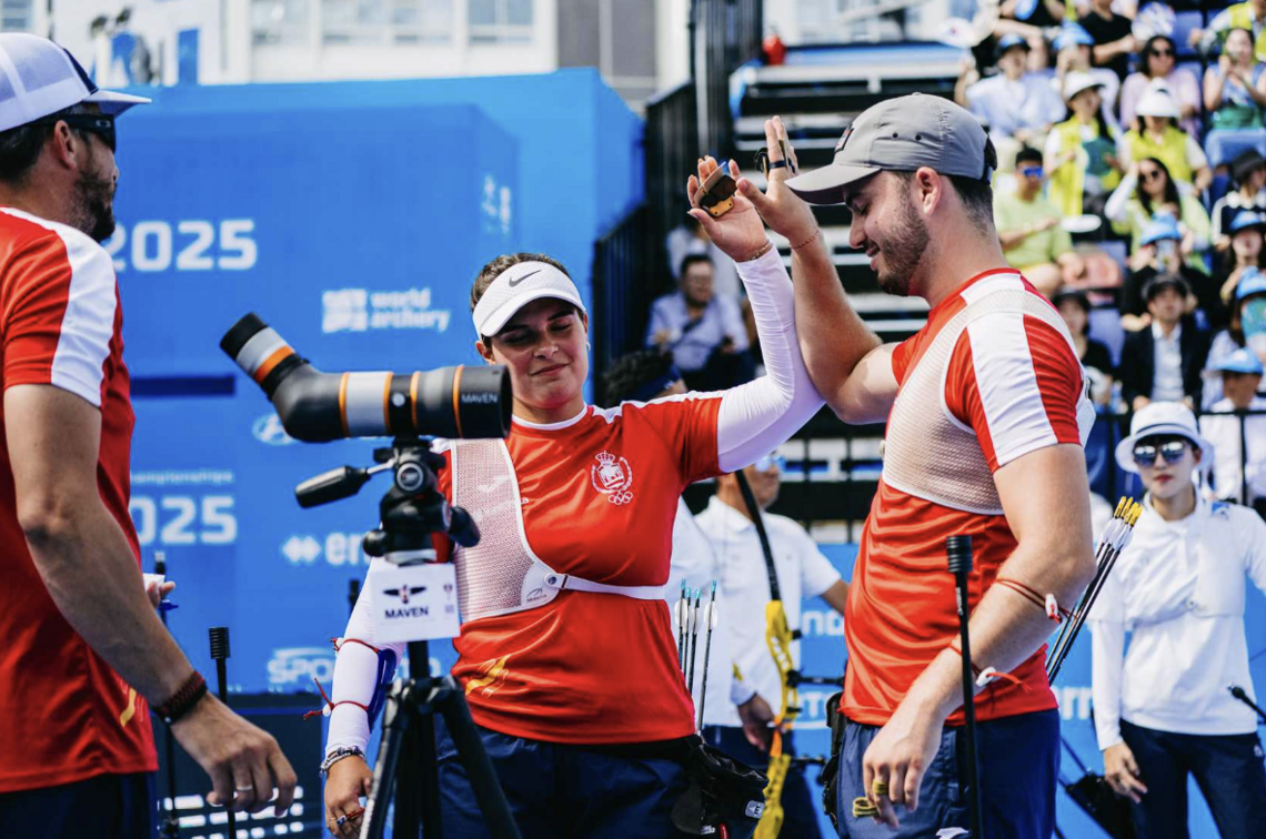 Elia Canales and Andres Temino Medie congratulating each other in Gwangju.