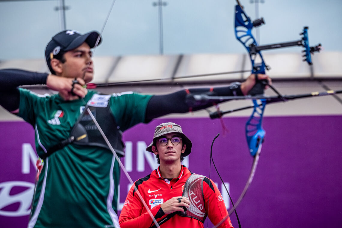 Mete Gazoz watching Matias Grande shoot in Nanjing.