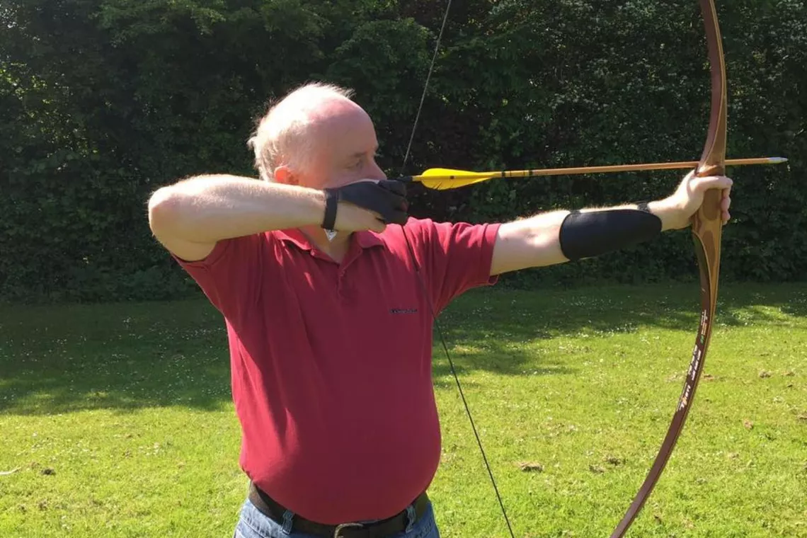 Jens Fudge shooting barebow nowadays.