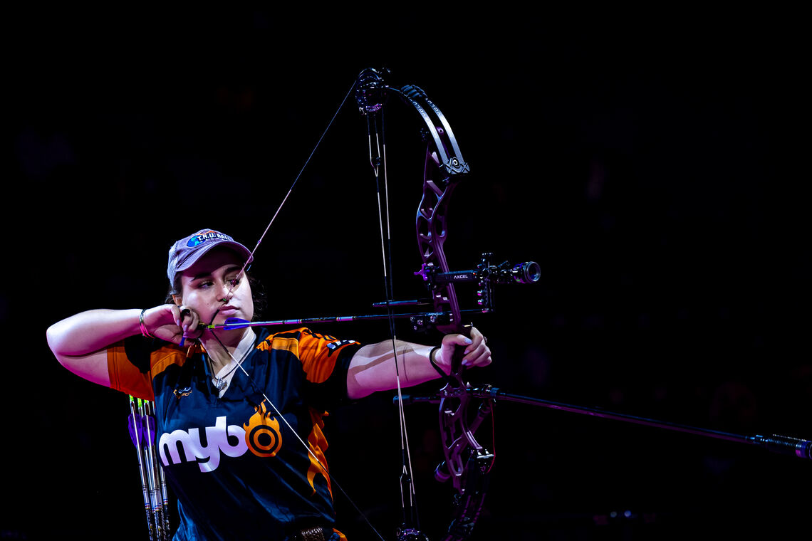 Ella Gibson shooting in Nimes finals.