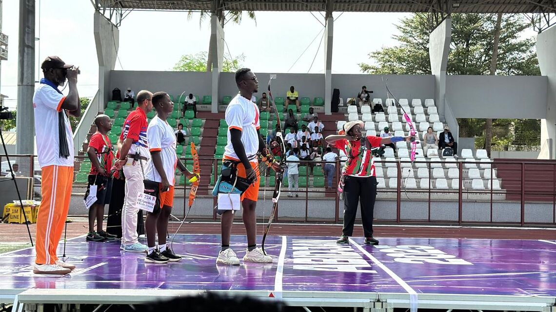 Gloria Kitali shooting in the barebow mixed team final at Abidjan 2025.