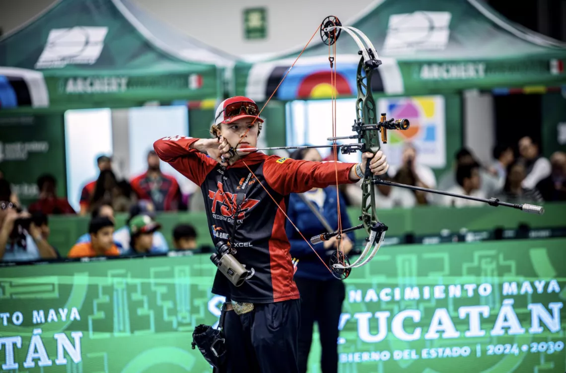 Mathias Fullerton aiming in Merida.