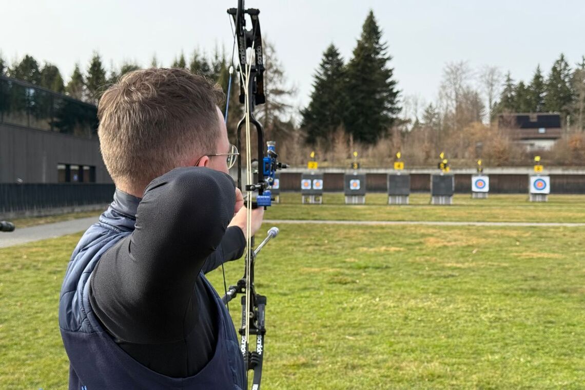 The World Archery Excellence Centre in Lausanne allows to shoot at 50 metres both indoors and outdoors.