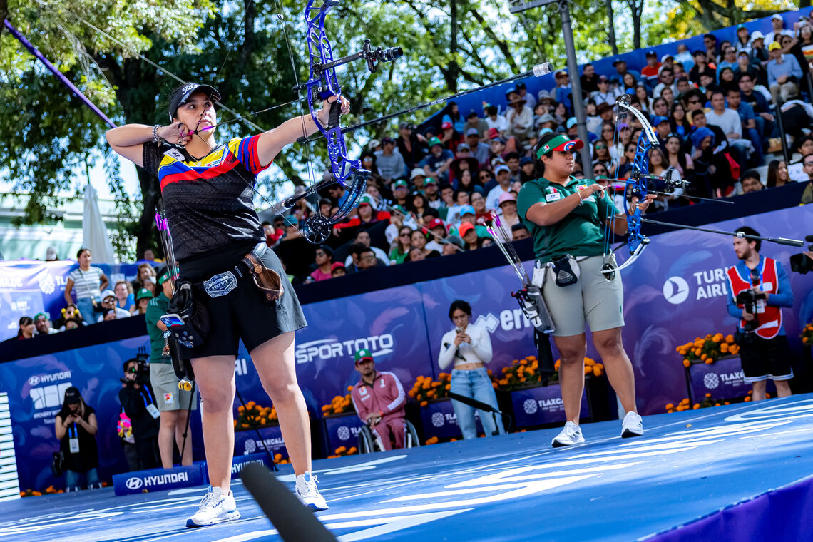 Sara Lopez aiming in the Tlaxcala 2024 World Cup Final against Andrea Becerra. 