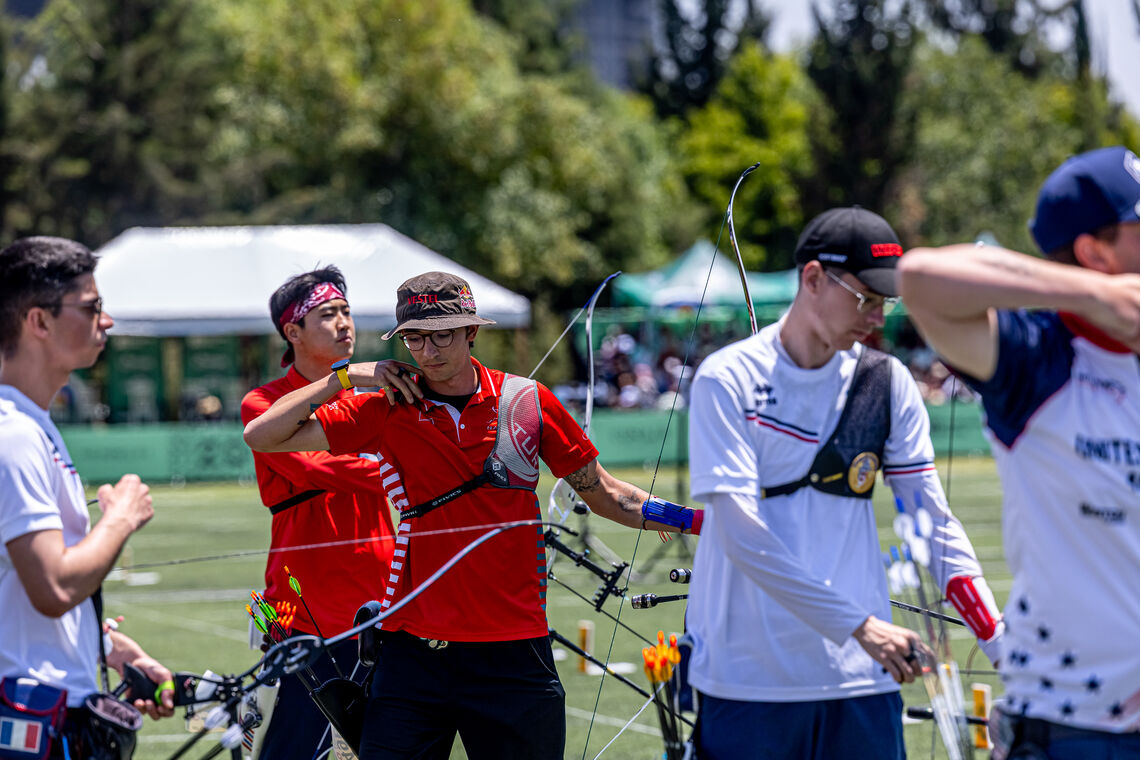 Mete Gazoz looking down just after release during Türkiye's match against China at Puebla 2026.