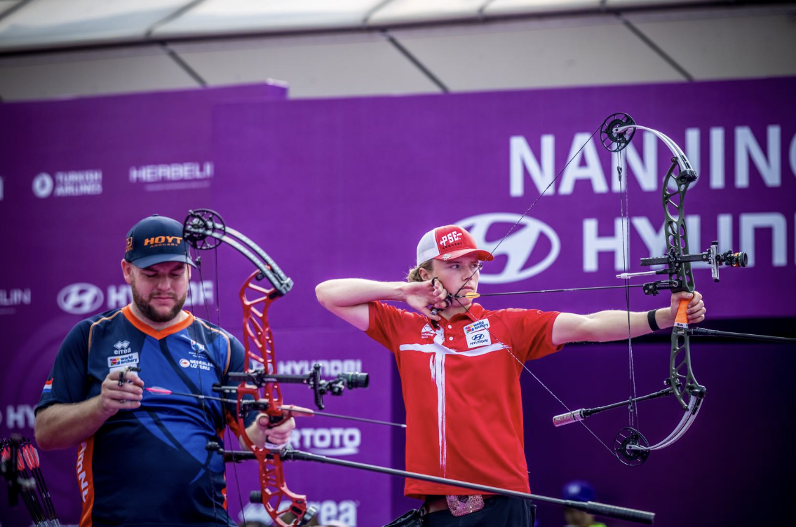 Mike Schloesser and Mathias Fullerton shooting against each other at Nanjing.