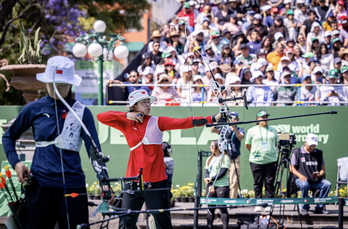 Zhu Jingyi aiming against teammate Yu Qi in the recurve women final at Puebla 2026. 