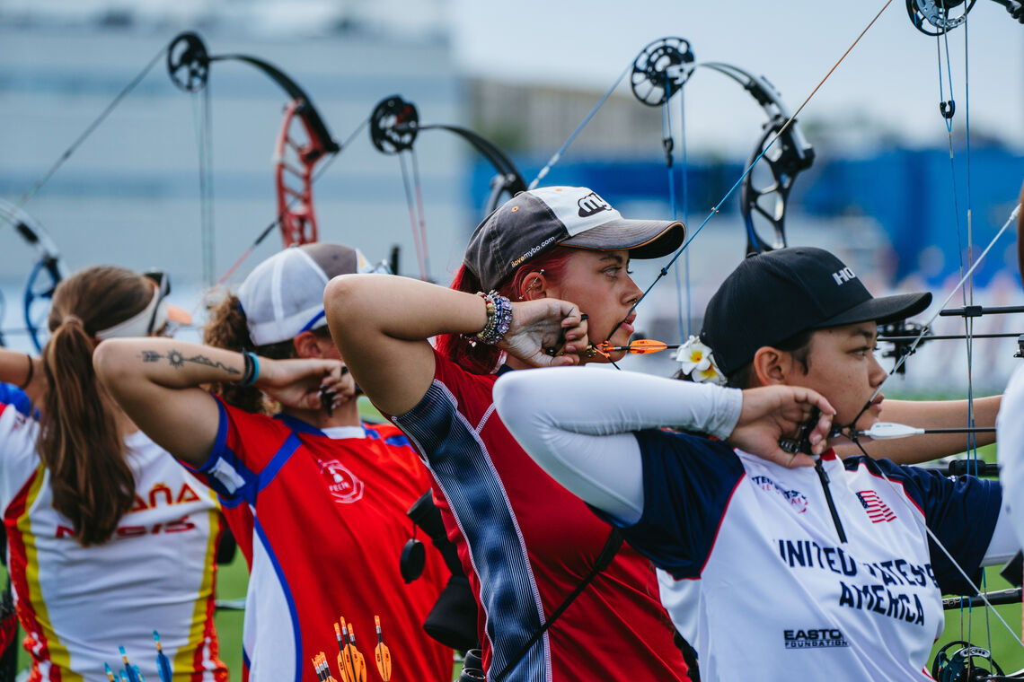 Youth compound women archers Patience Wood of Great Britain and Liko Arreola of USA shooting next to each other.