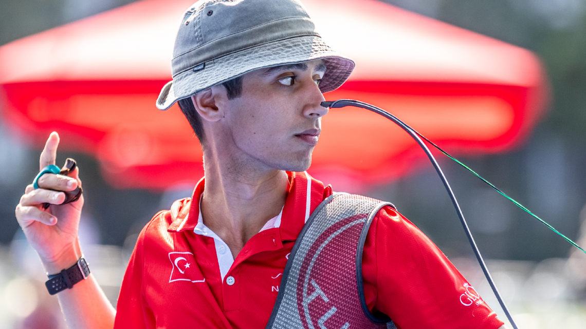 Berkay Akkoyun just after release watching his arrow.