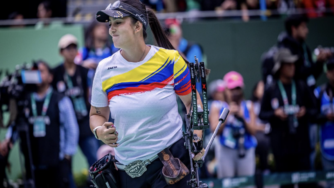 Sara Lopez with a mini fist bump after winning a match in the compound women final fours at Puebla 2026.