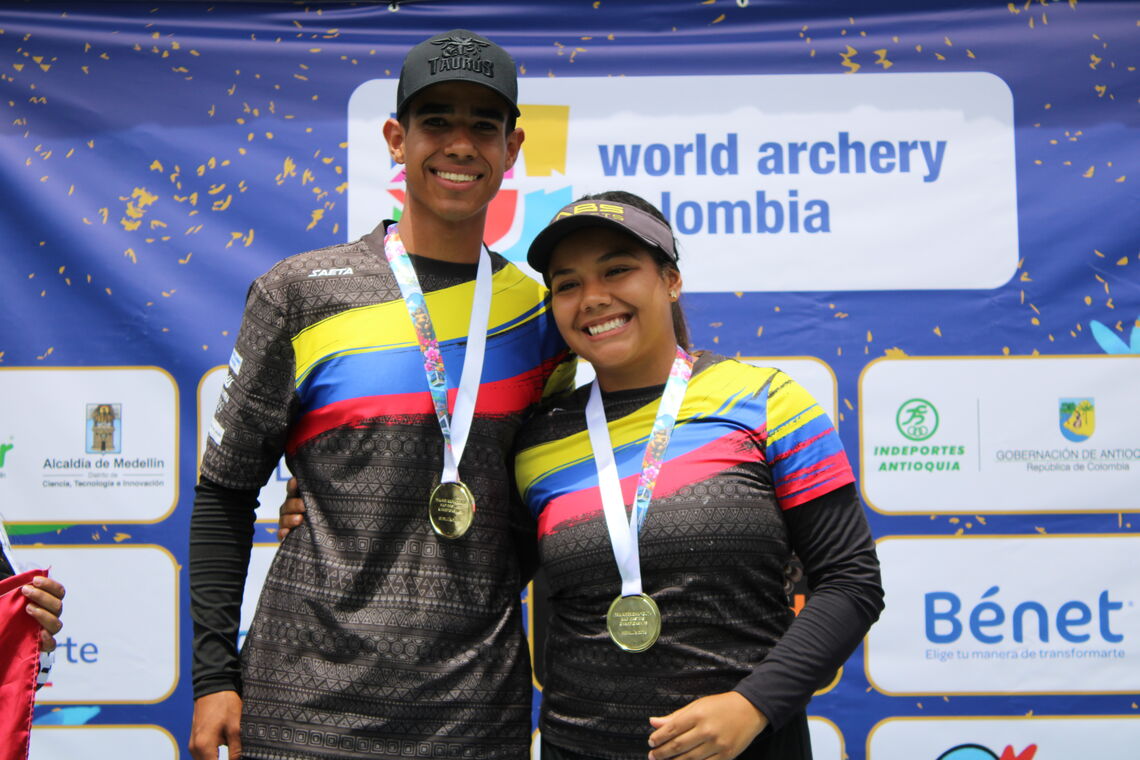 Julián Gómez and Michelle Cardona Champions