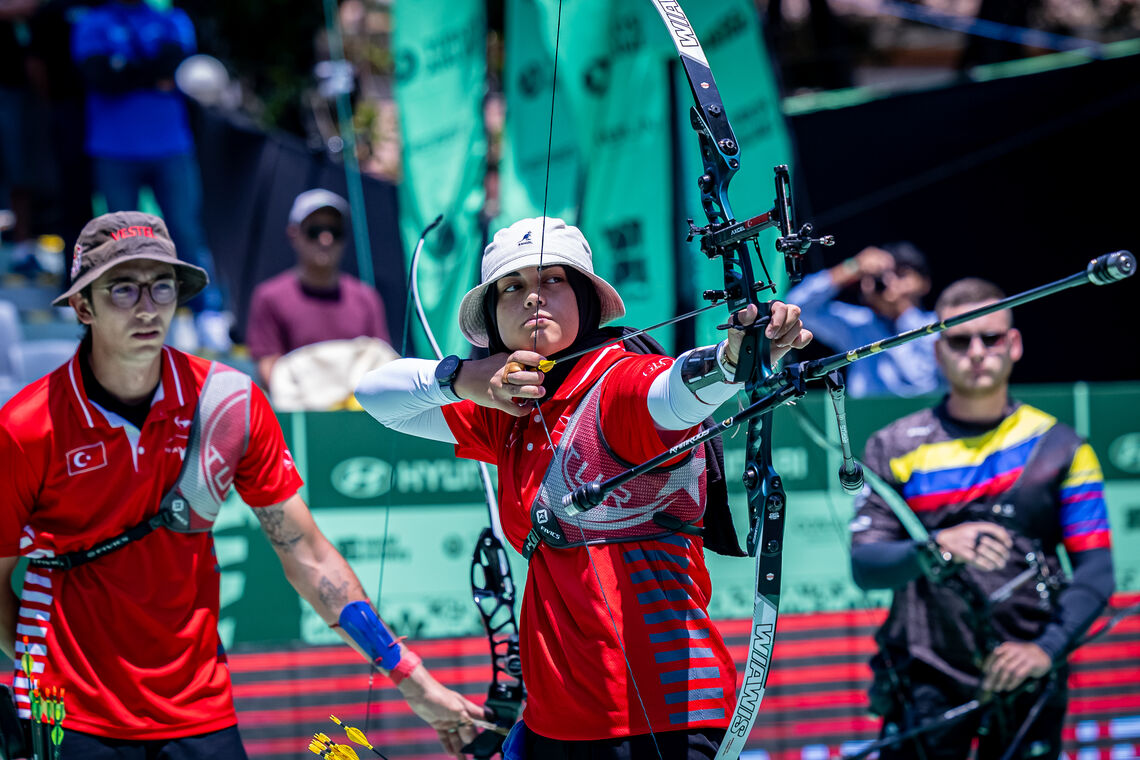 Mete Gazoz and Elif Gokkir shooting mixed team at Puebla 2026 Hyundai Archery World Cup.