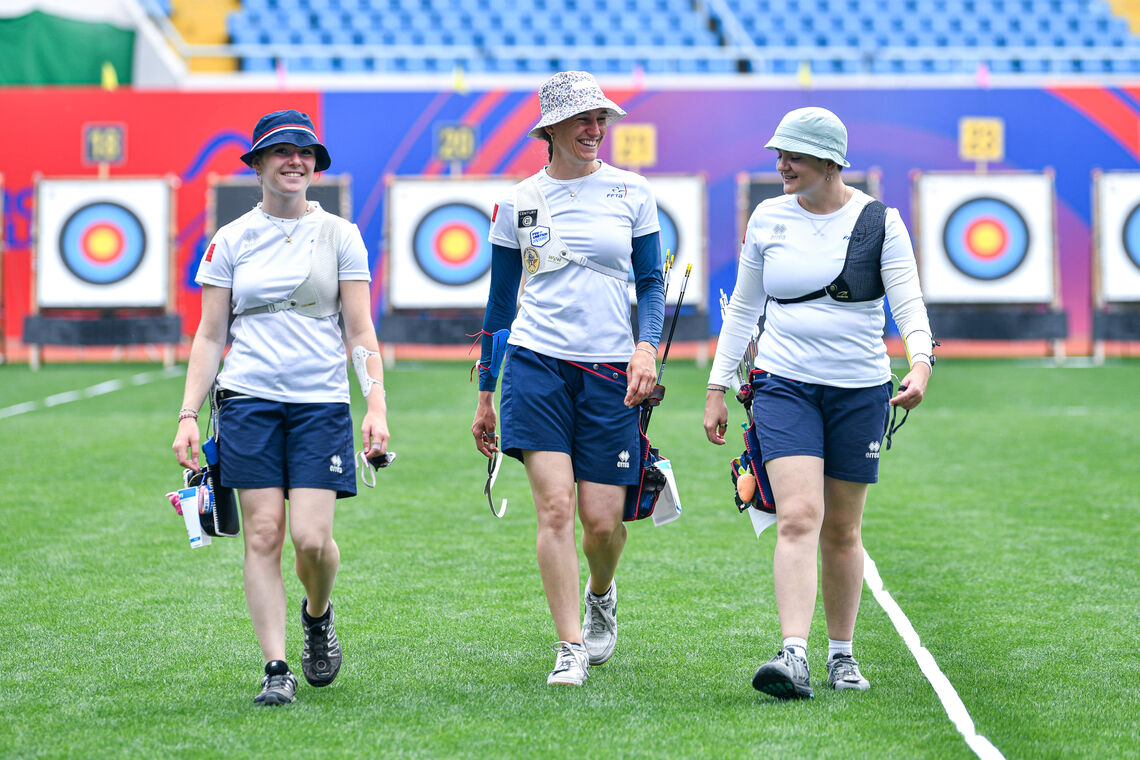 Lisa Barbelin with Mila Fremery Delestan and Caroline Lopez in Shanghai 2026.