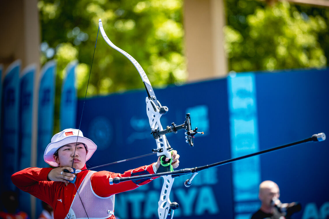 Zhu Jingyi aiming in the recurve women individual final at Antalya 2026.