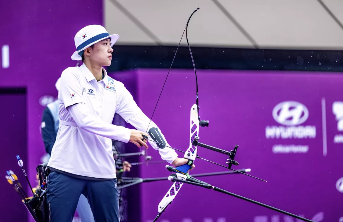 An San about to aim at the Nanjing 2025 World Cup Final.
