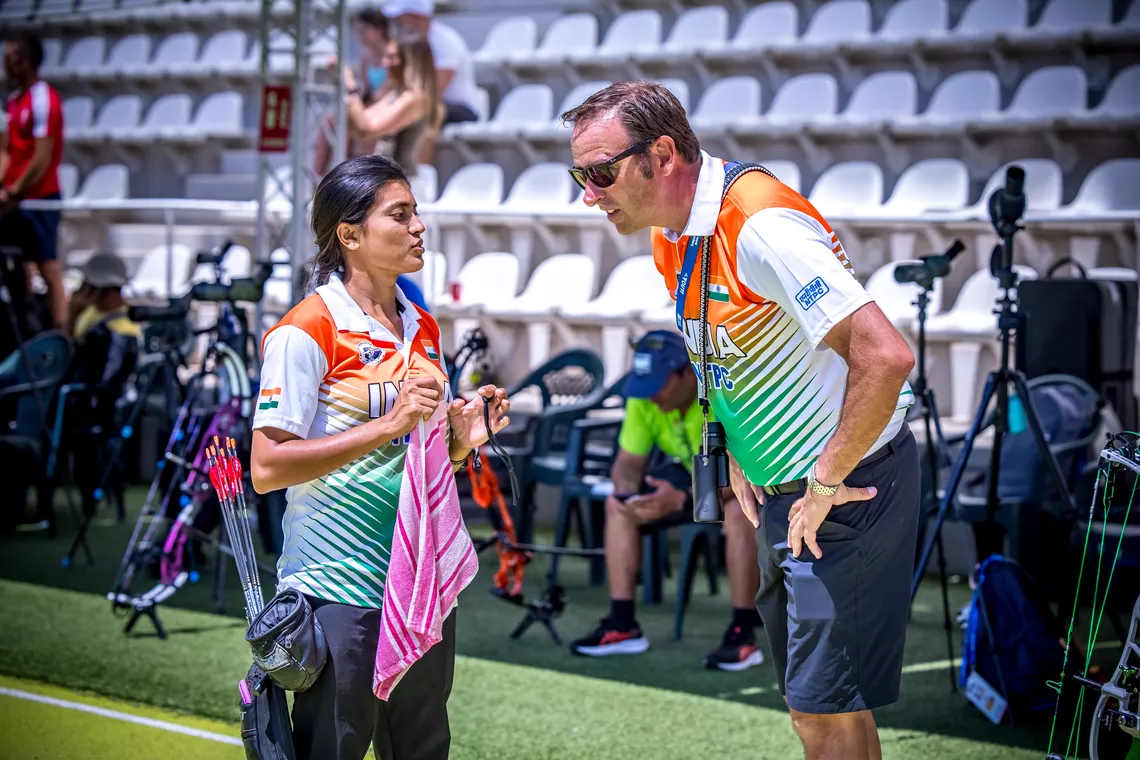 Dave Cousins with India compound archer Chikitha Taniparthi in Madrid 2026. 