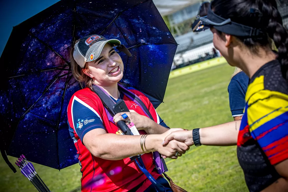 Ella Gibson and Sara Lopez shaking hands after their match at Madrid 2026.