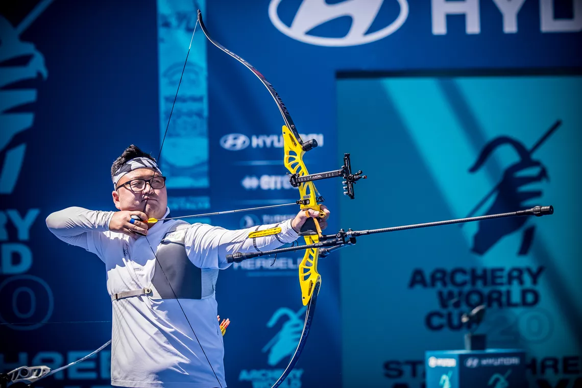 Kim Woojin aiming during the recurve men team final at Antalya 2026.