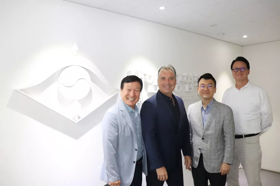 World Archery executive director Juan Carlos Holgado with Korean Archery Association representatives.