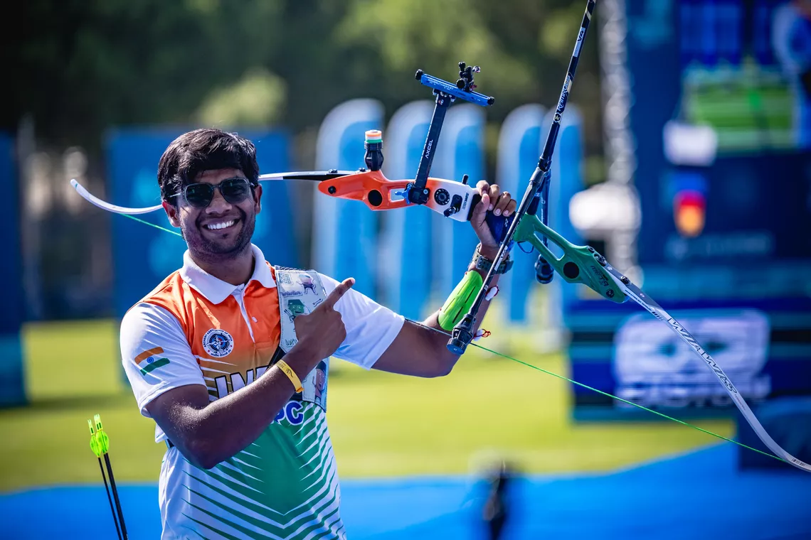 Dhiraj Bommadevara pointing to his bow after winning Antalya 2026. 