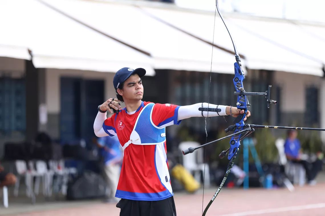 Chile's Ángel Moises Vega Valdivia swept both recurve U21 men's titles.