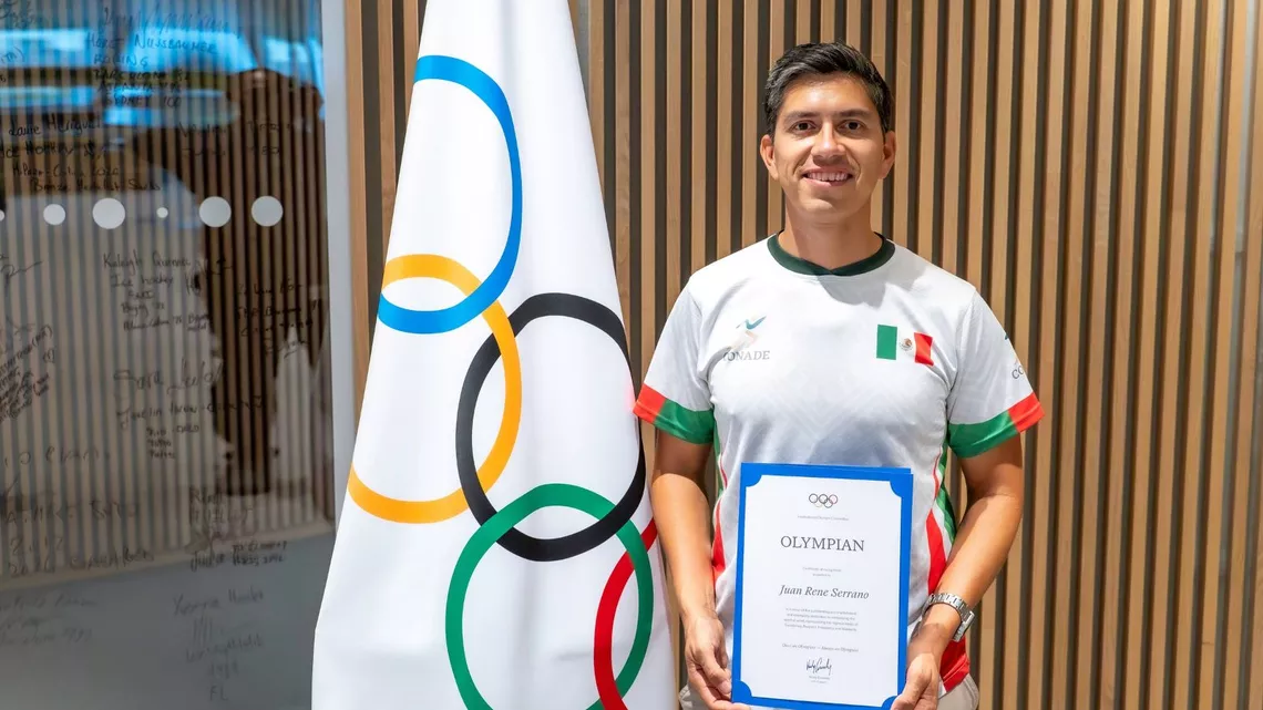 Mexican Olympian Juan Rene Serrano signed the Olympian Wall at Olympic House in Lausanne.