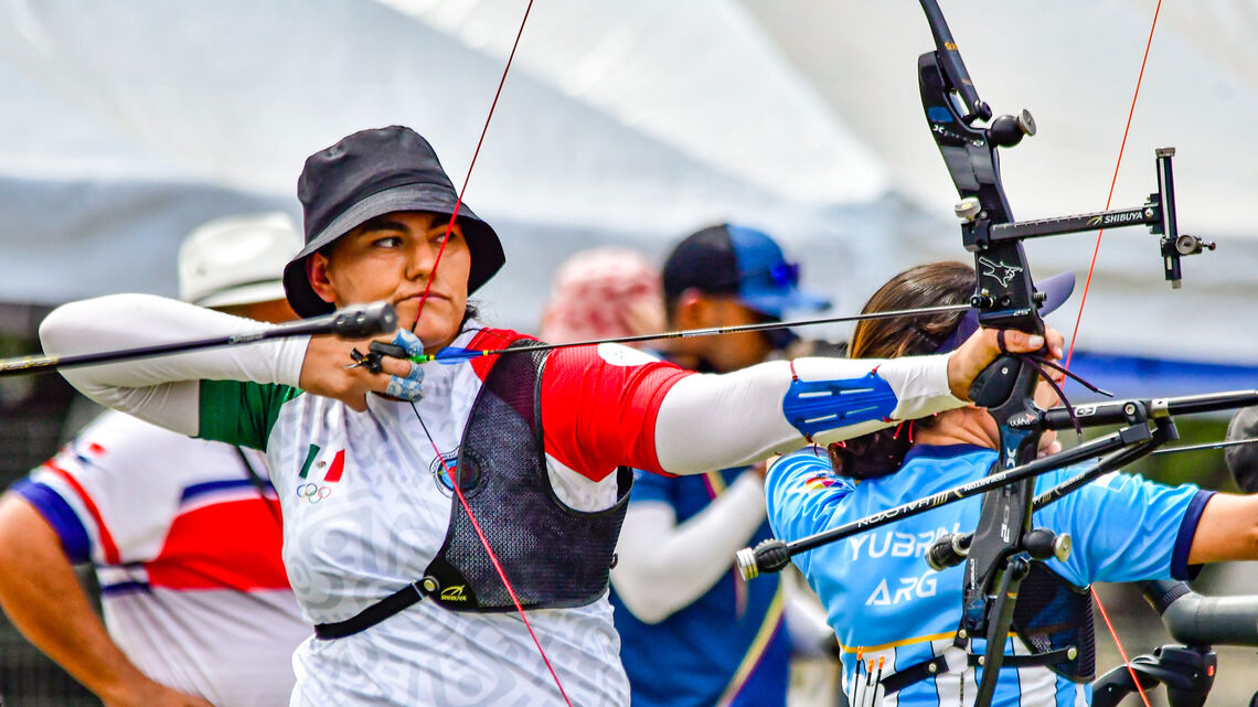 Alejandra Valencia shoots during the Pan American Championships in 2021.