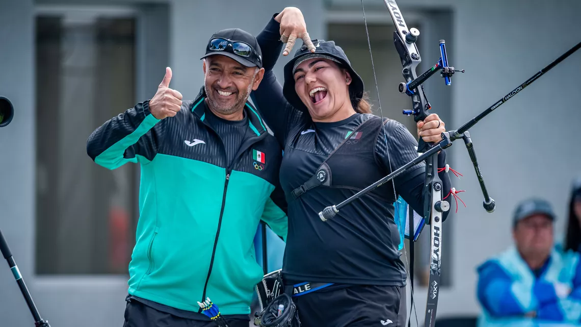 Alejandra Valencia celebrates winning the Pan American Games in 2023.