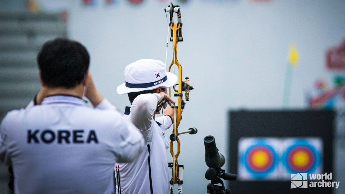 Korea’s compound mixed team competes at the 2021 Asian Championships.