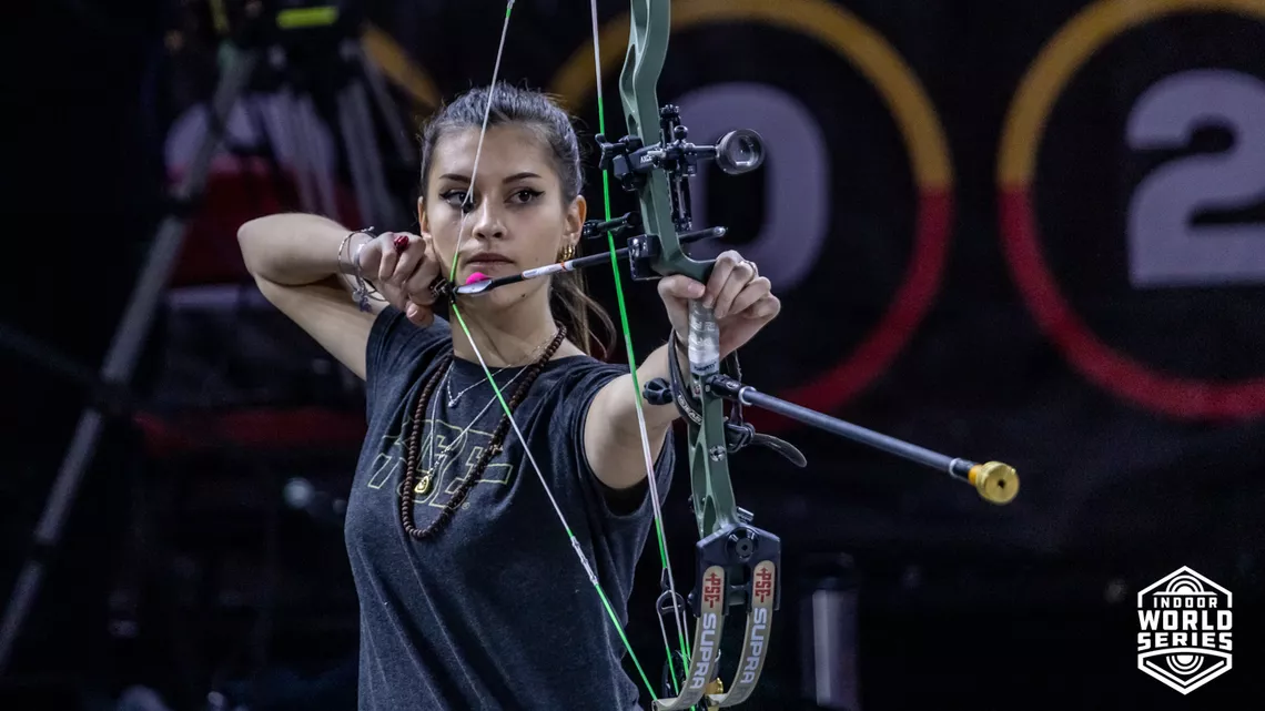 Elisa Roner shoots at the Indoor World Series Finals.