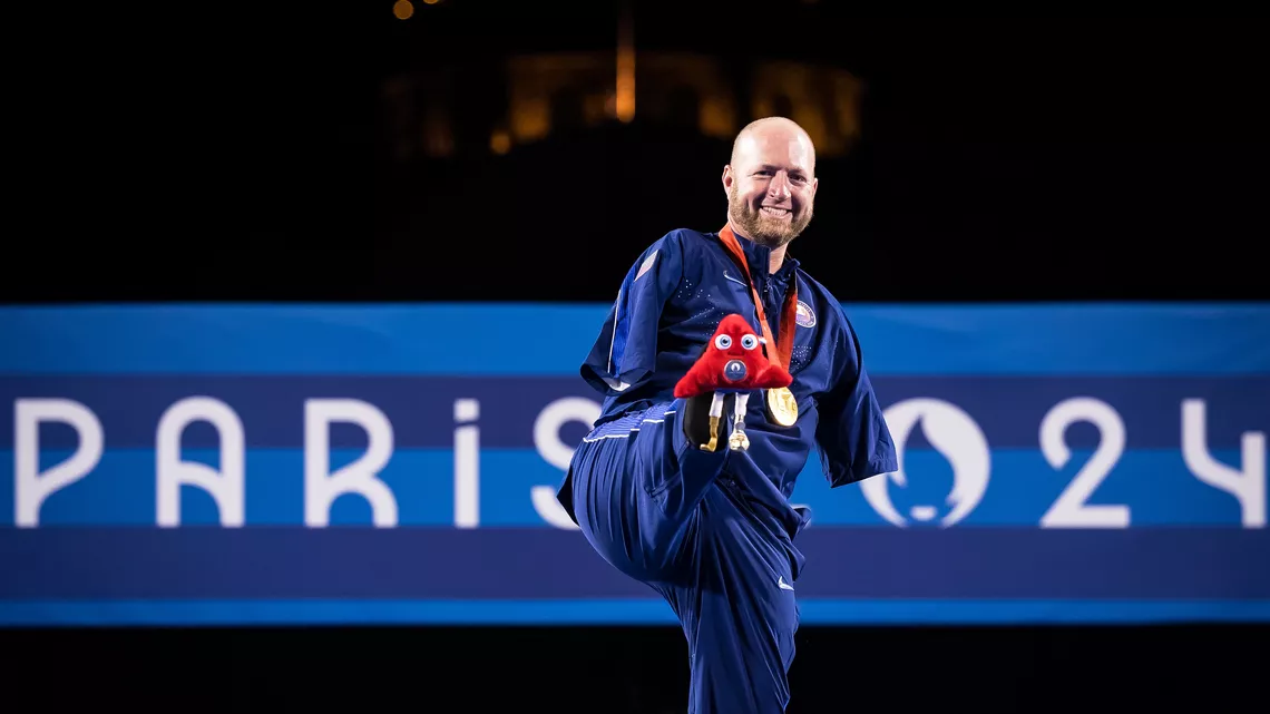 Matt Stutzman celebrates winning the 2024 Paralympic Games.
