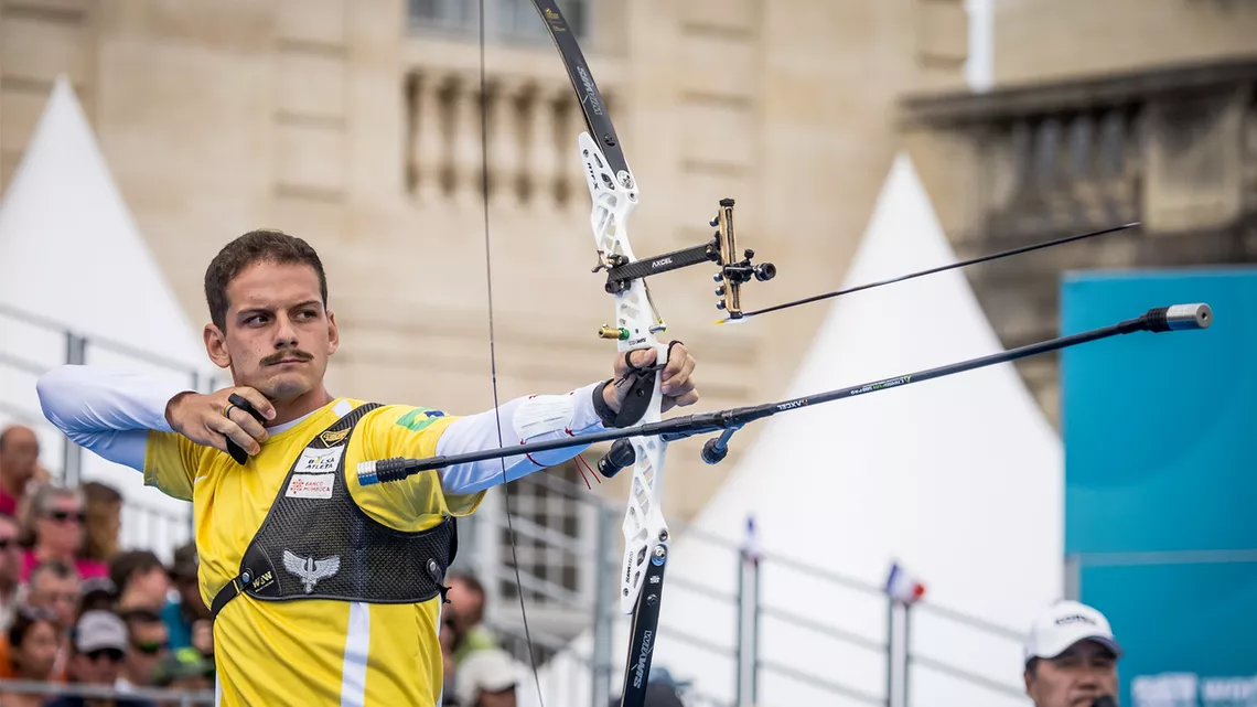 Marcus D’Almeida shoots during finals at Paris 2022.