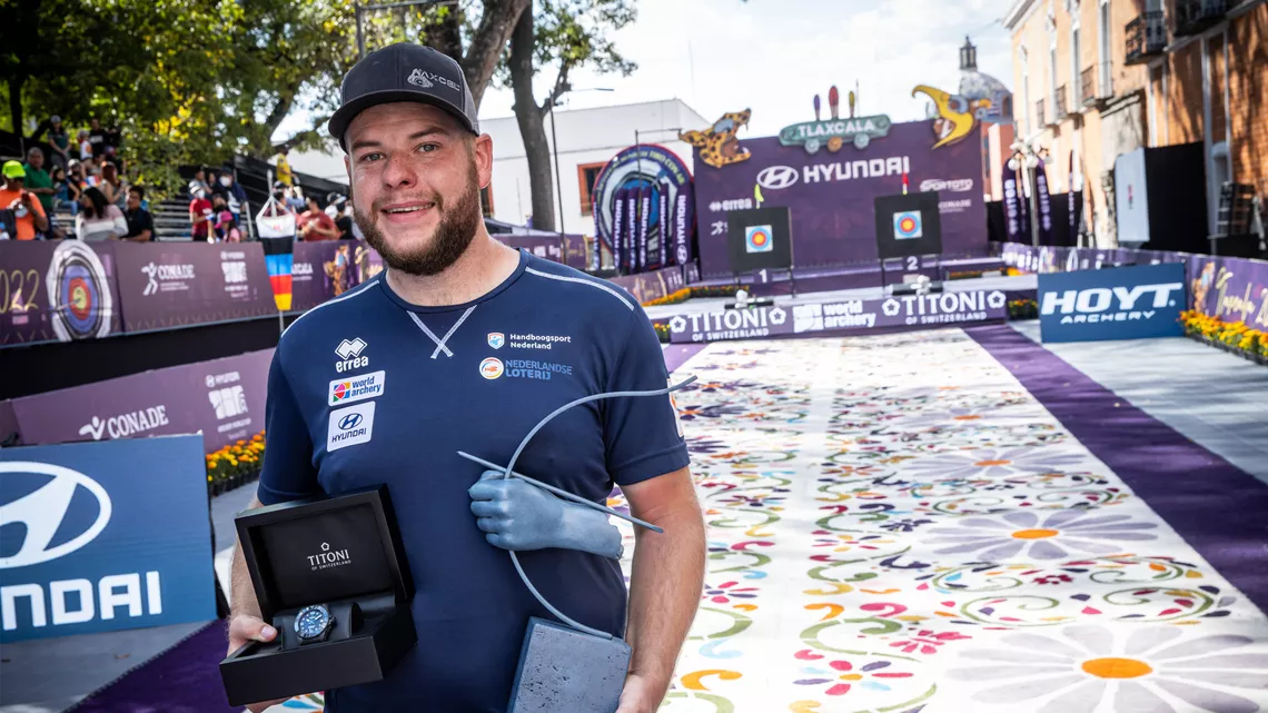 Mike Schloesser celebrates winning the 2022 Hyundai Archery World Cup Final.
