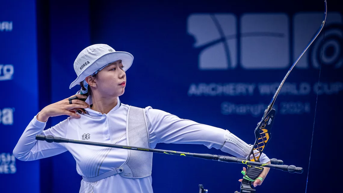 Lim Sihyeon shoots in the finals in Shanghai.