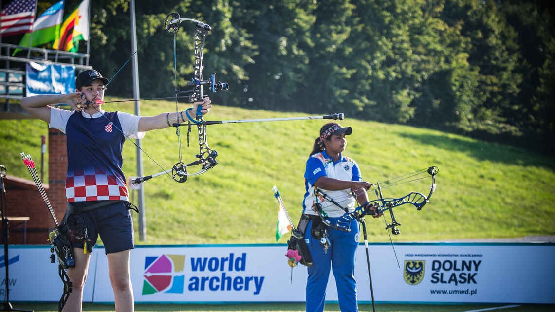 Amanda Mlinaric wins her second junior title.