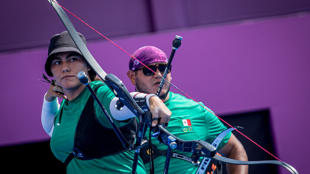 Alejandra Valencia shoots at the Tokyo 2020 Olympic Games. 