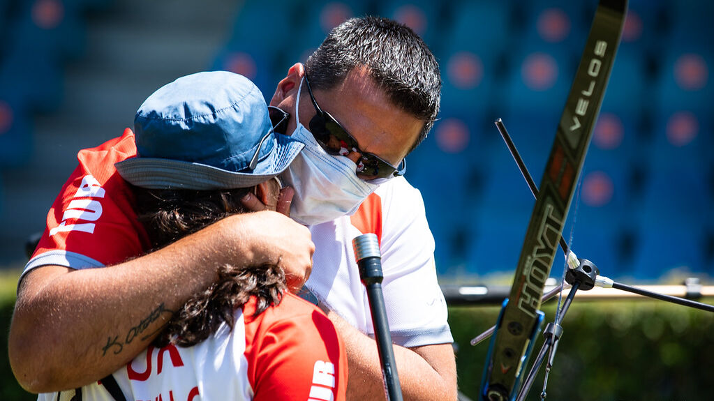 Goktug Ergin consoles Gulnaz Coskun at the Antalya 2021 European Championships.