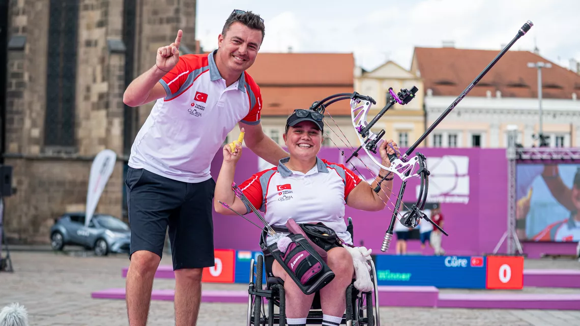 Oznur Cure celebrates winning the world para championships.