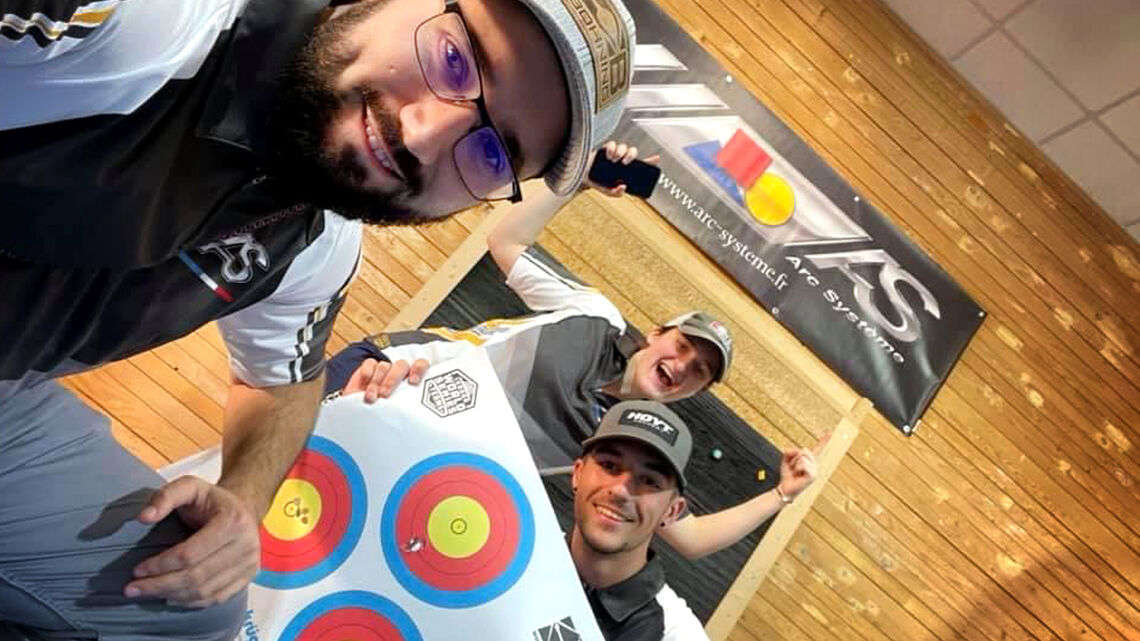 Arc Système celebrate the 2021 Indoor Archery World Series Champion title.