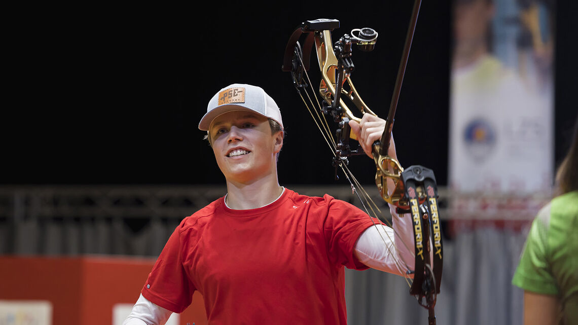 Mathias Fullerton taking U21 gold at the 2022 Indoor Archery European Championship final