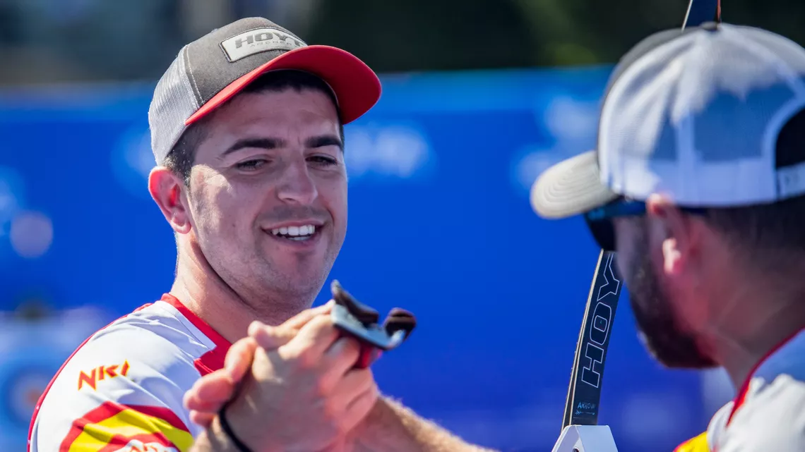 Miguel Alvarino Garcia celebrates winning gold at Munich 2022