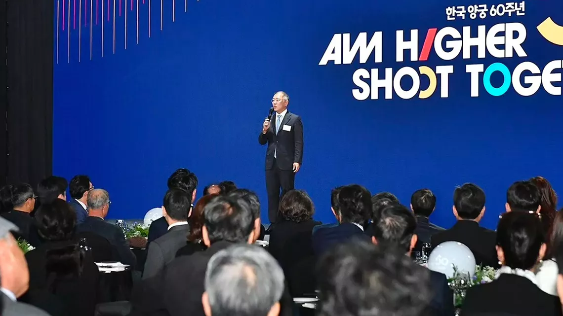 President Chung Eisun on stage at Korea’s 60th anniversary celebrations.