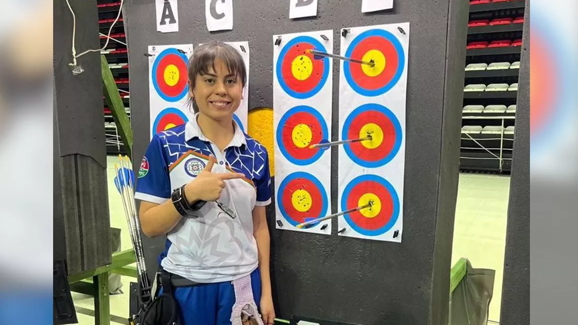Hazal Burun shoots 598 points for the 18-metre qualifying round.