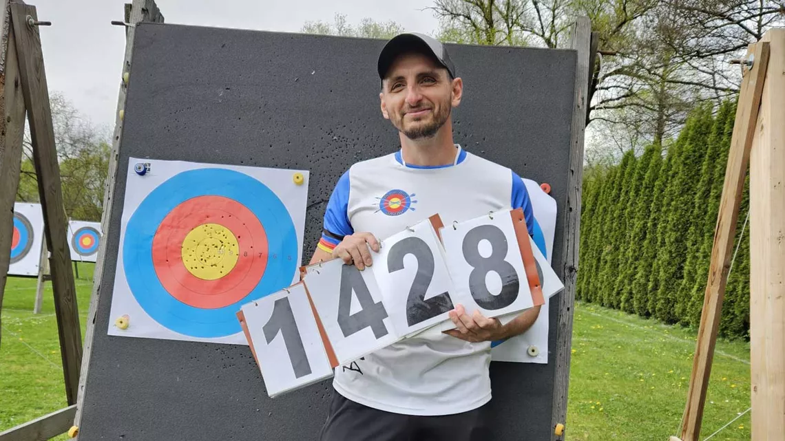 Matus Durny Jr. poses with 1428 points record.